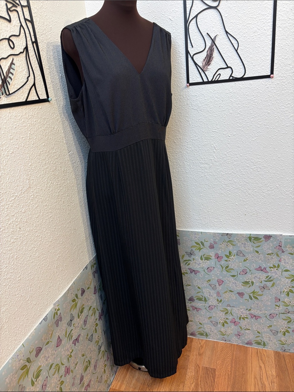 Halston black and white stripe V-neck sleeveless maxi dress. Size 12. - Picture 7 of 15